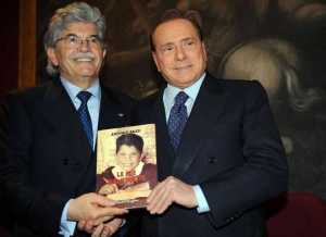Antonio Razzi è un convinto europeista: una volta disse che «A Berlusconi darei anche un reno».