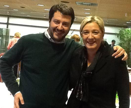 Matteo Salvini, segretario della Lega Nord, e Marine Le Pen, leader del Front National, dopo un pranzo a Strasburgo, lo scorso 15 gennaio.