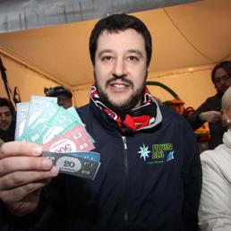 Salvini voleva pagare il pranzo, ma coerente con la linea no-Euro aveva solo questi. Che figura con Marine.